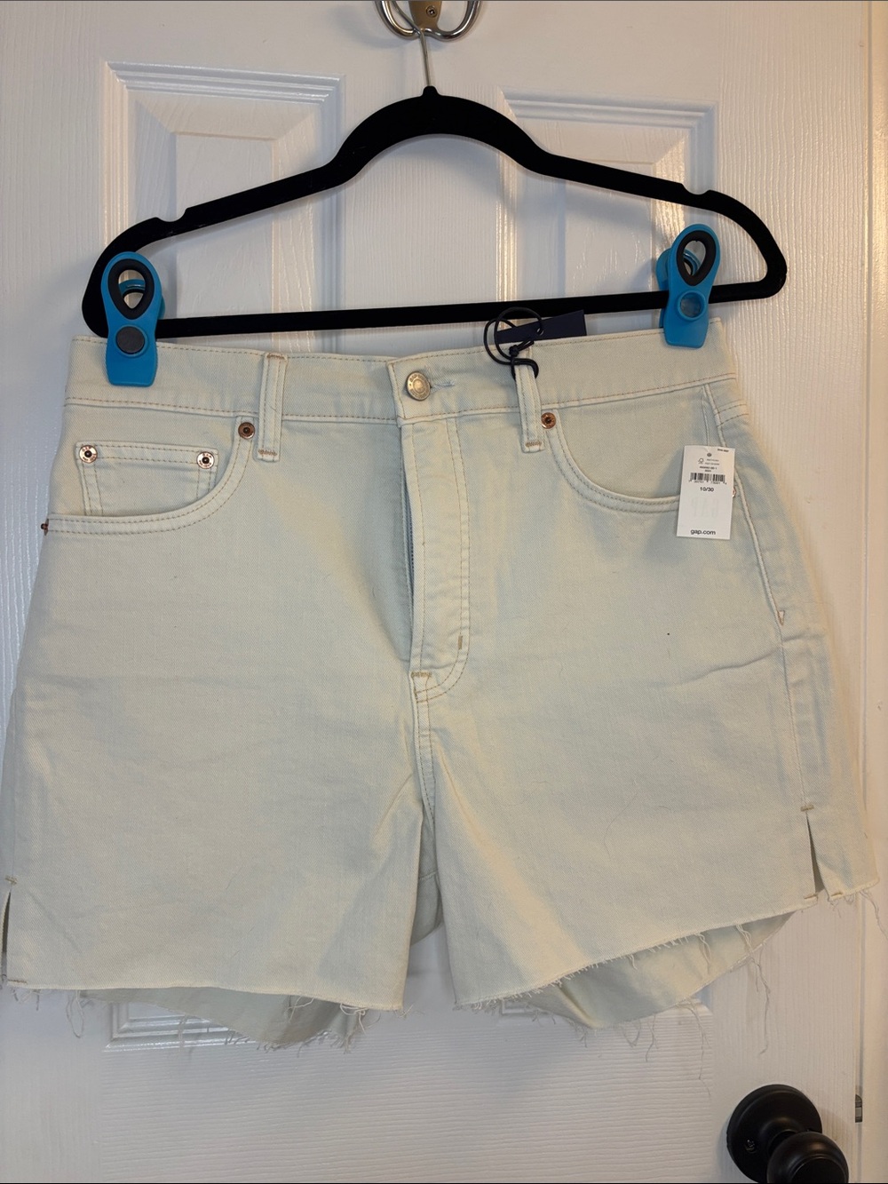 GAP Light Cream Denim Women’s Jean Shorts